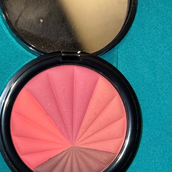 Makeup - Picture 12 of 16